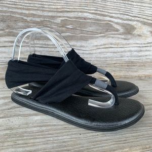 Sanuk sandals black size 8
